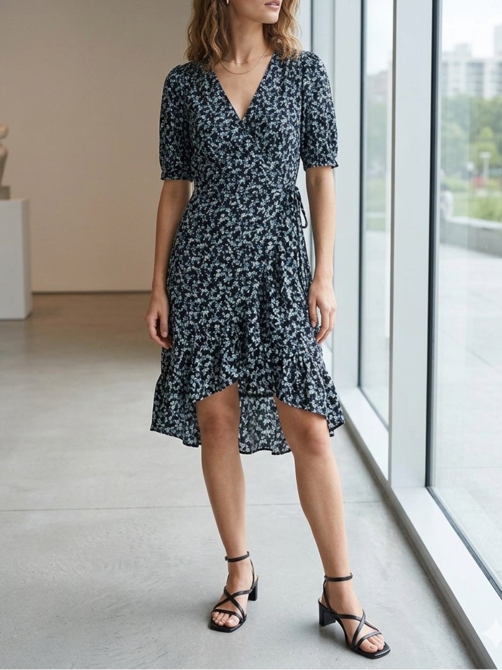 GAP Black Floral Ditsy V-Neck Short Sleeve Ruffle Wrap Mini Dress🤩
